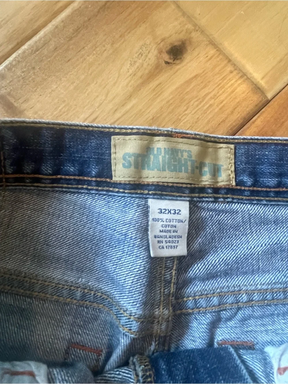 Old Navy Men's Washed Blue Relaxed Straight Jeans